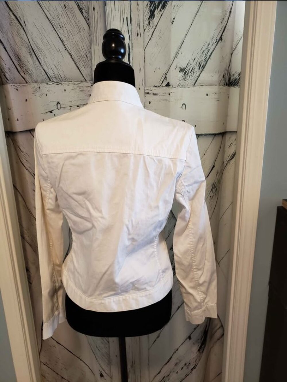 ⭐️ Gap White Jean Jacket Size Small - Picture 3 of 8